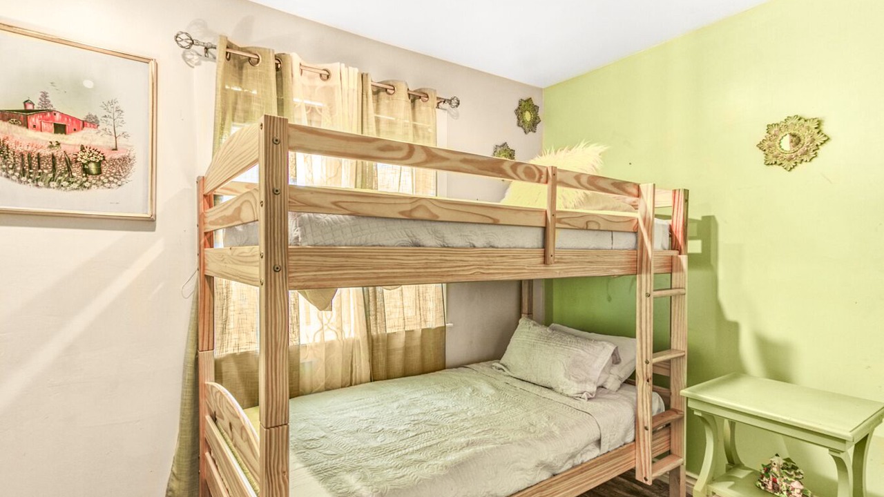 Photo of Bedroom in Avalon