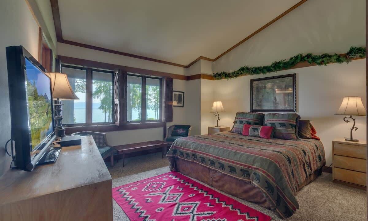 Photo of Bedroom in Tahoe Tavern
