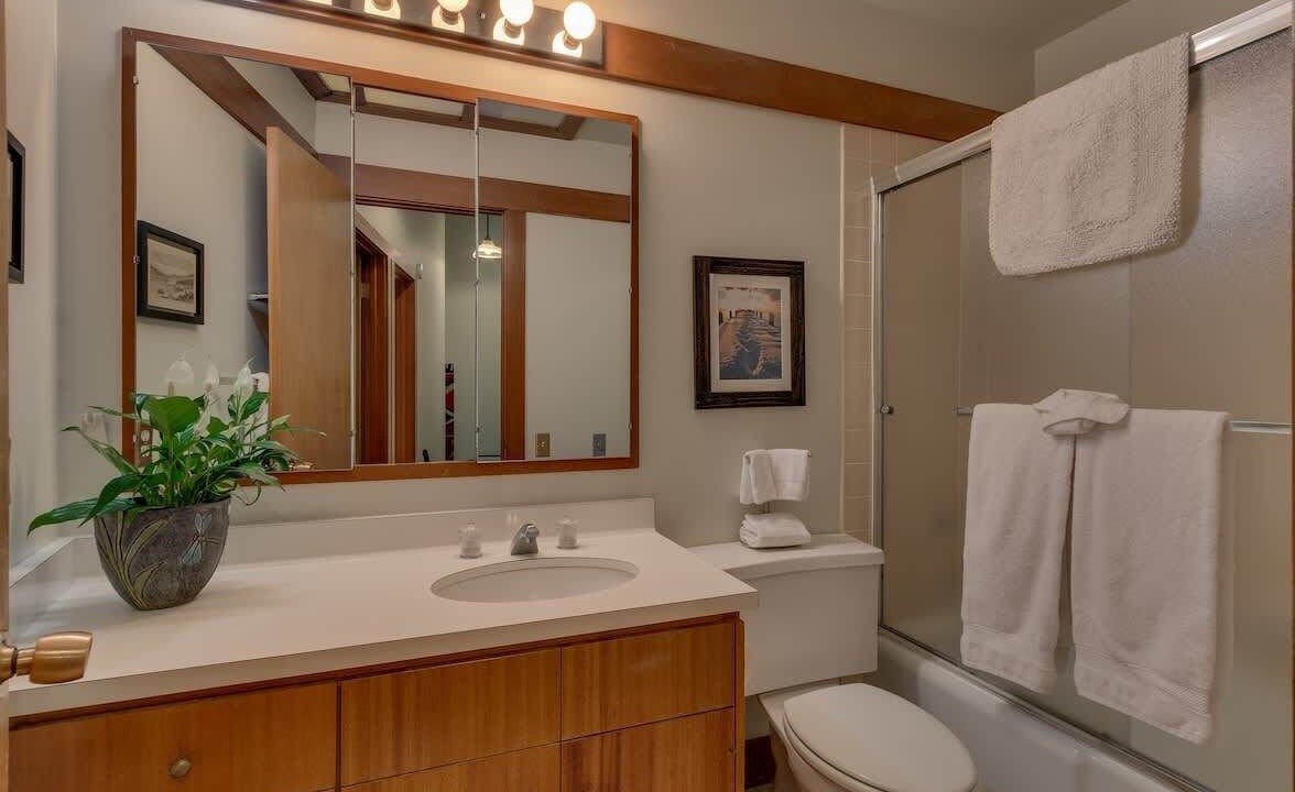 Photo of Bathroom in Tahoe Tavern