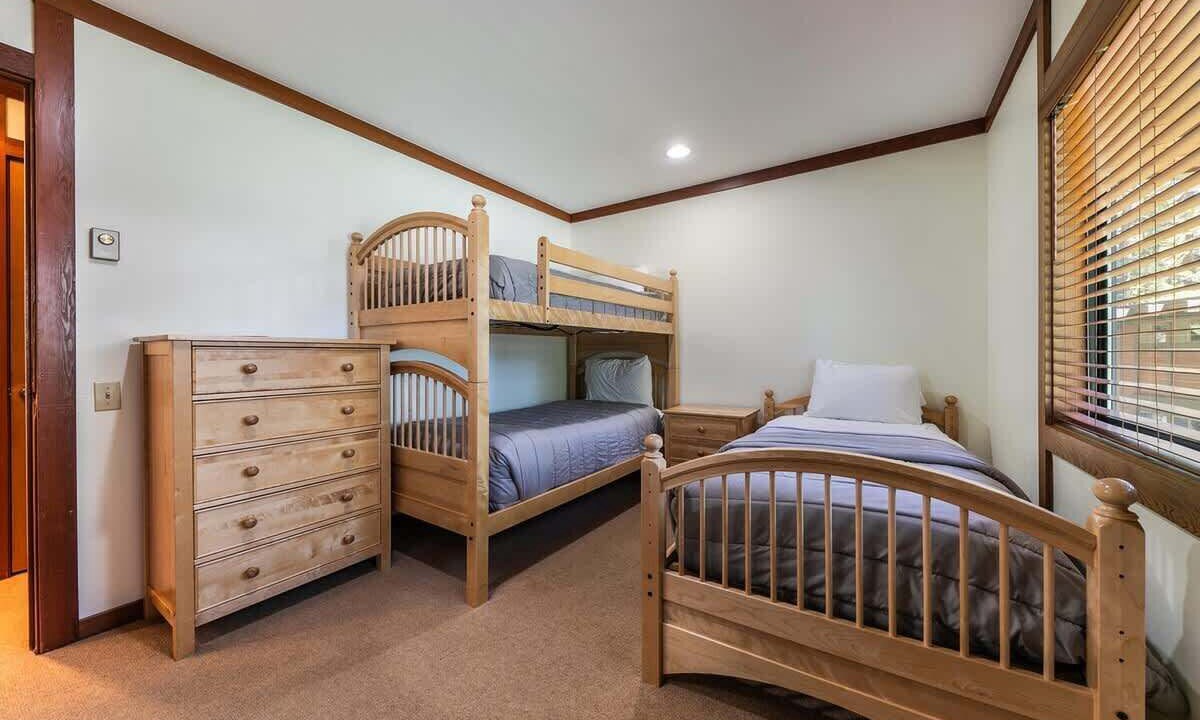 Photo of Bedroom in Tahoe Tavern