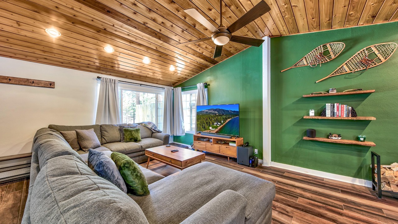 Photo of Livingroom in Black Bart
