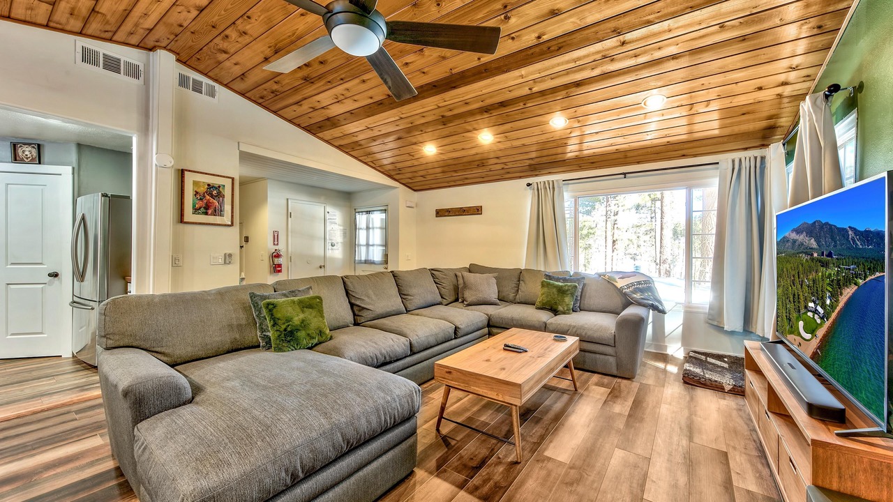 Photo of Livingroom in Black Bart