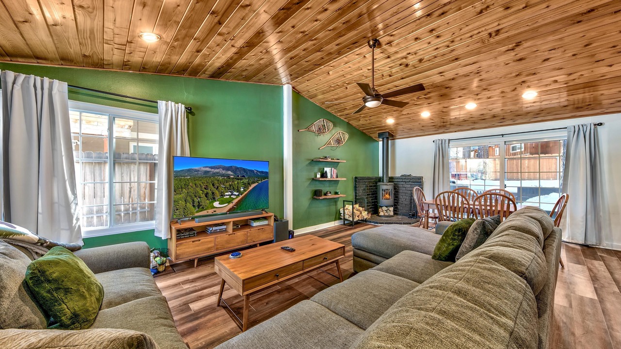Photo of Livingroom in Black Bart