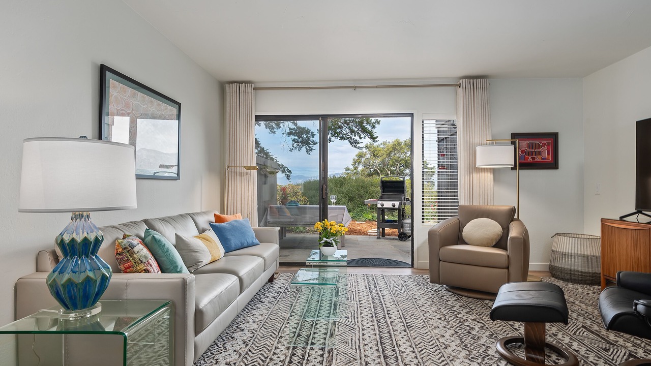 Photo of Livingroom in Alta Mesa