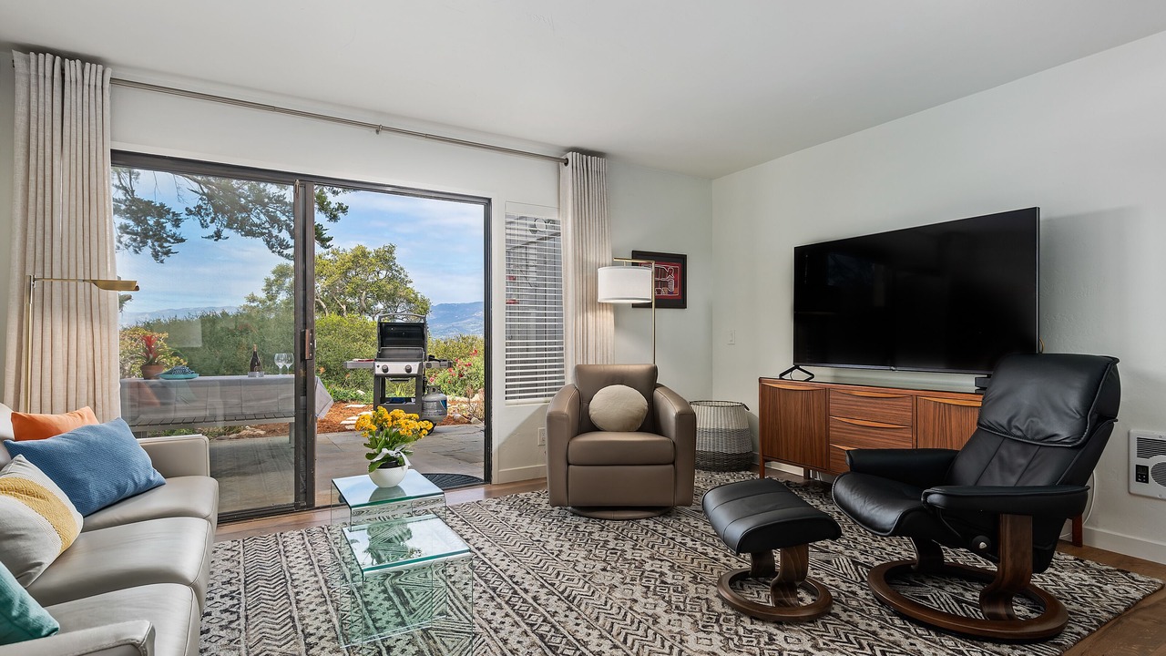 Photo of Livingroom in Alta Mesa