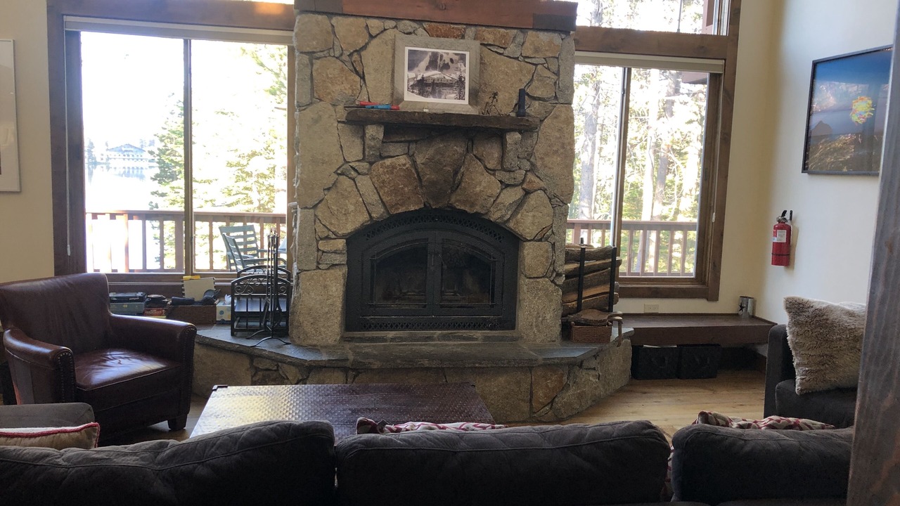 Photo of Livingroom in Serene Lakes