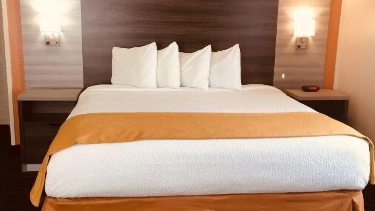 Photo of Bedroom in Munras Avenue