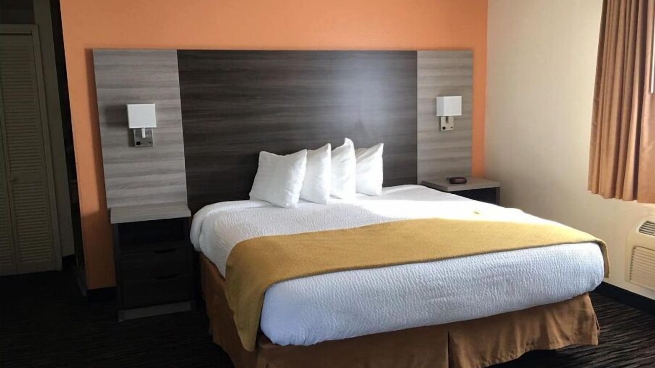 Photo of Bedroom in Munras Avenue