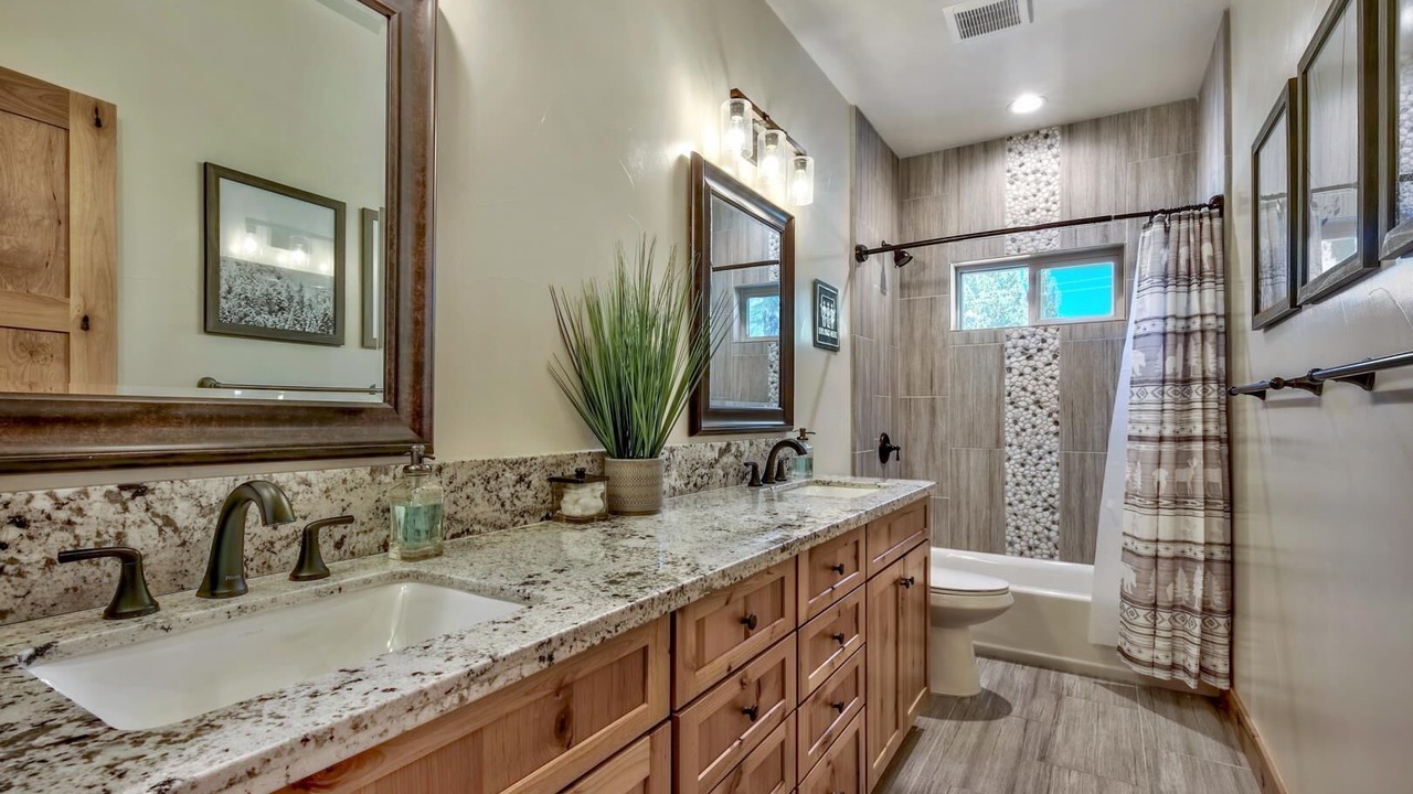 Photo of Bathroom in Country Club Estates