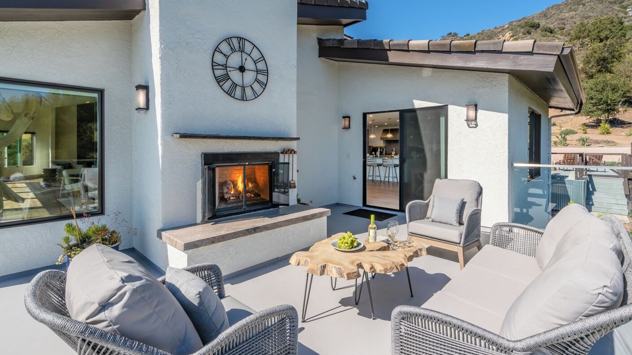 Photo of Livingroom in Toro Canyon