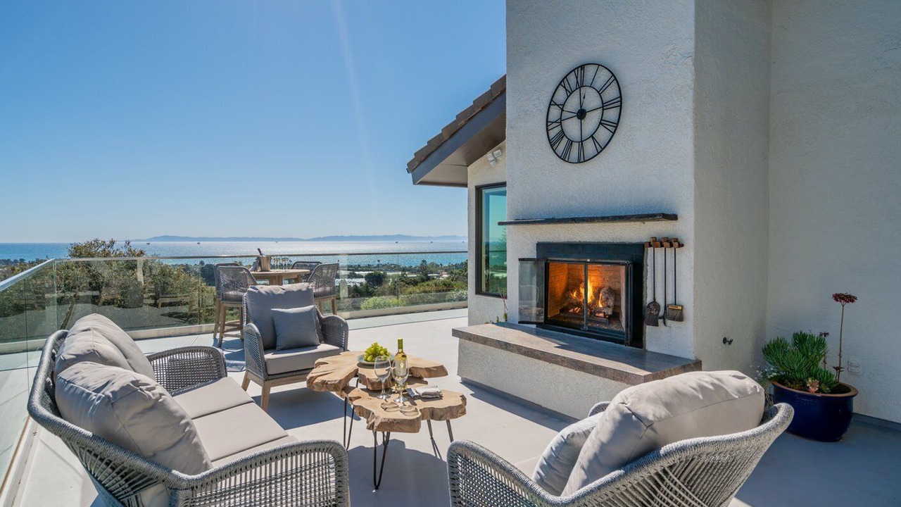Photo of Livingroom in Toro Canyon