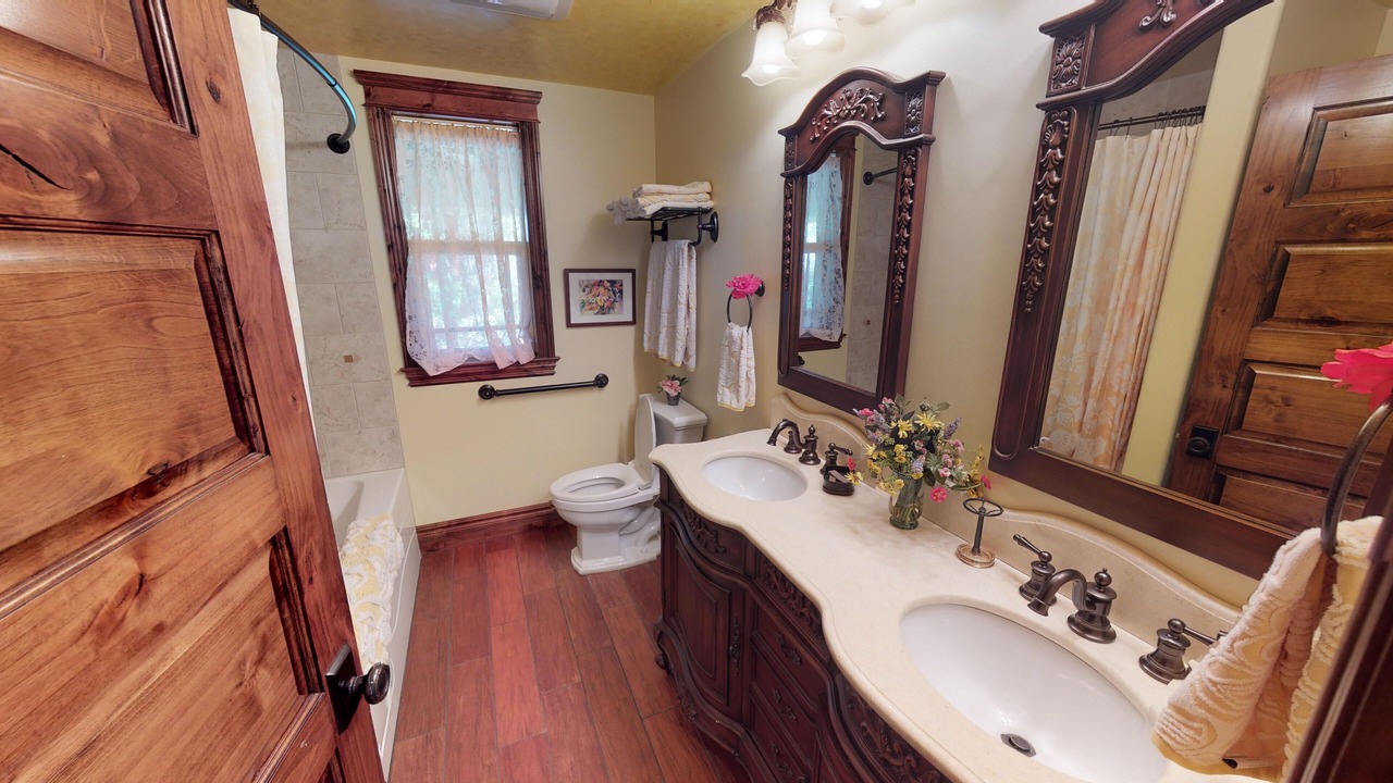Photo of Bathroom in Salyer