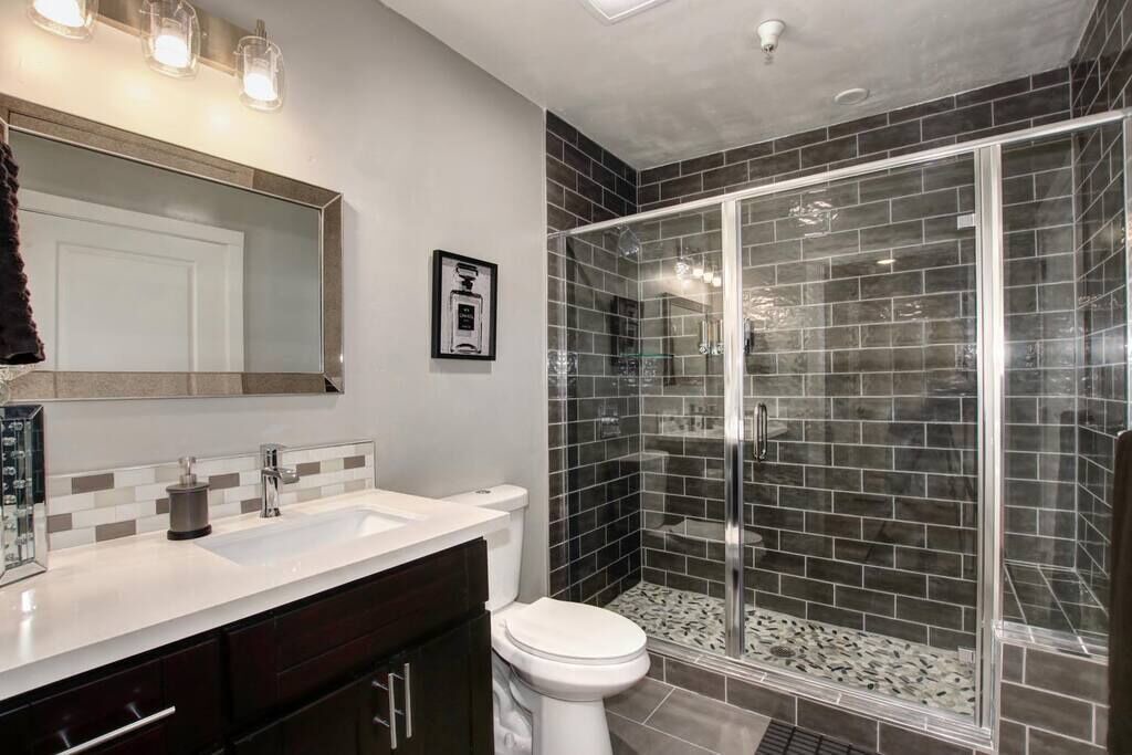 Photo of Bathroom in North Oak Park