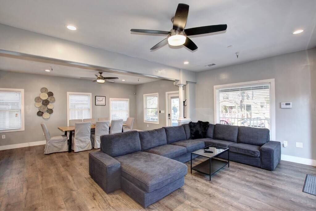 Photo of Livingroom in North Oak Park