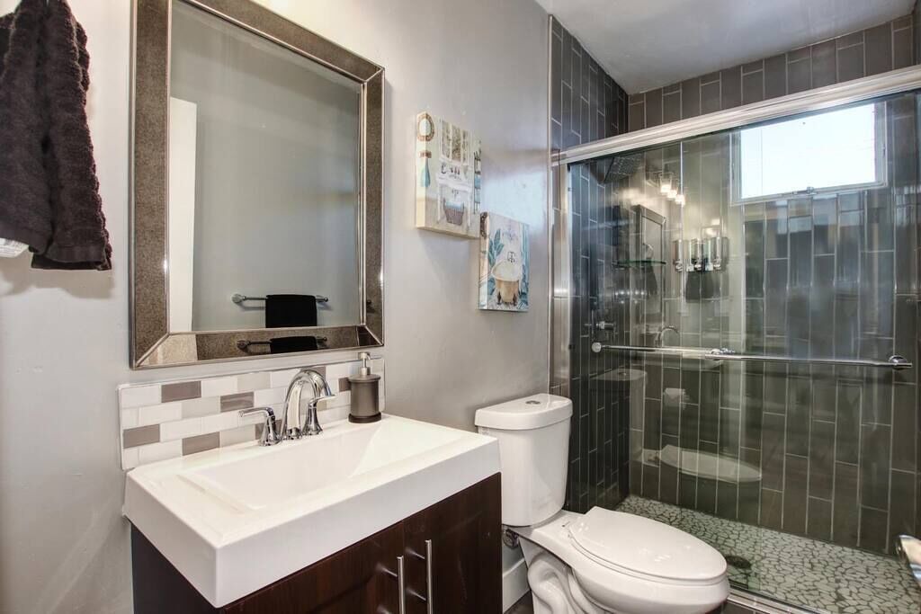 Photo of Bathroom in North Oak Park