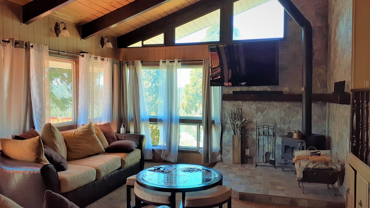 Photo of Livingroom in Crestline