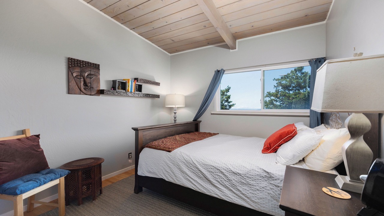 Photo of Bedroom in East Richmond Heights