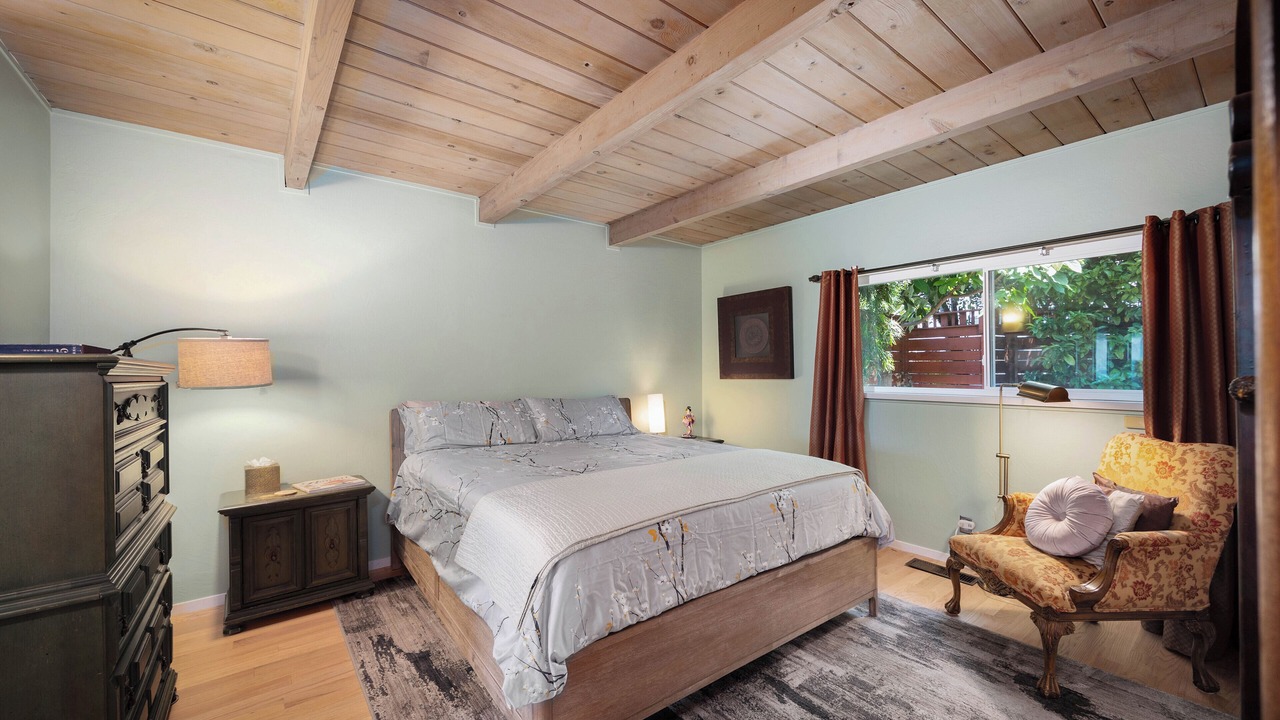 Photo of Bedroom in East Richmond Heights