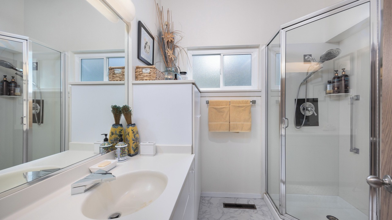 Photo of Bathroom in East Richmond Heights