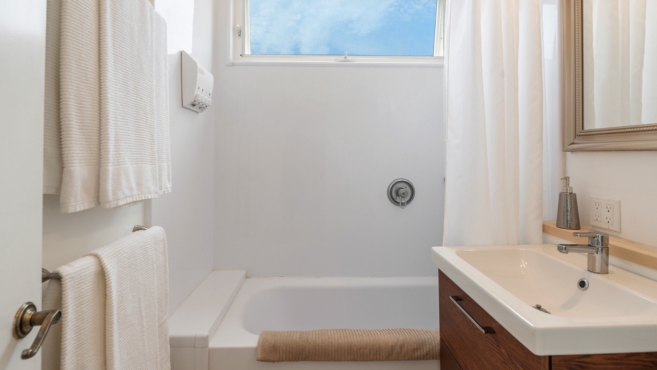 Photo of Bathroom in Altadena