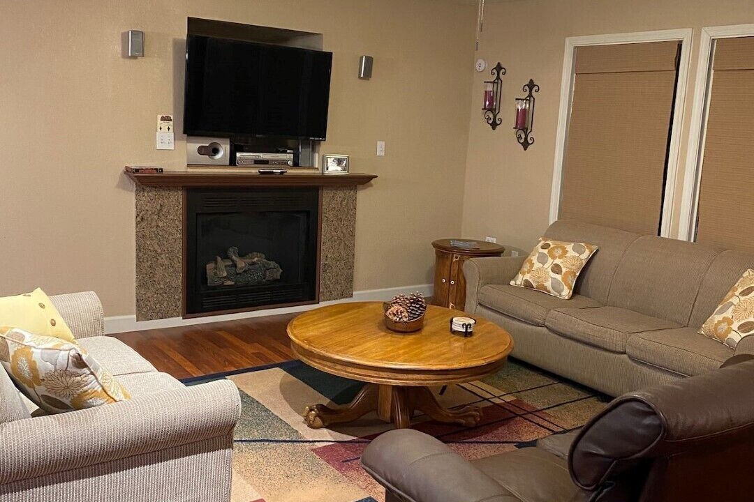 Photo of Livingroom in Country Club Estates