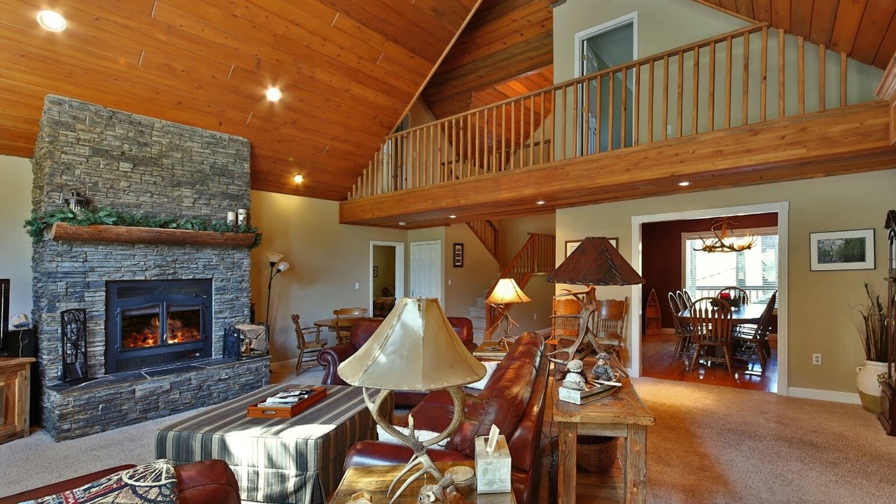 Photo of Livingroom in Shaver Lake