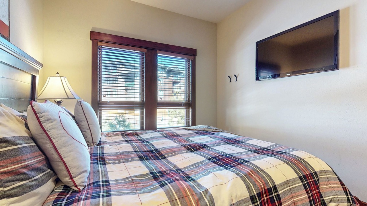 Photo of Bedroom in Mammoth Lakes