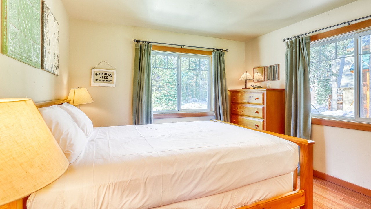 Photo of Bedroom in Serene Lakes