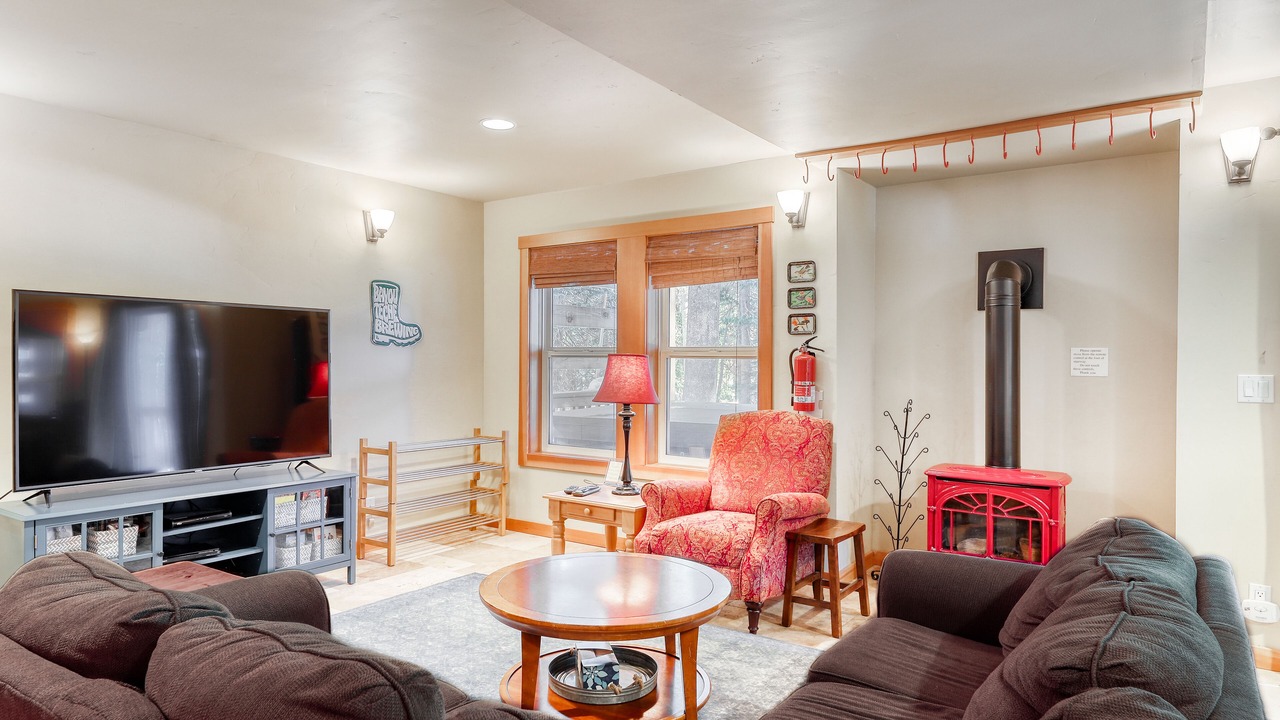 Photo of Livingroom in Serene Lakes