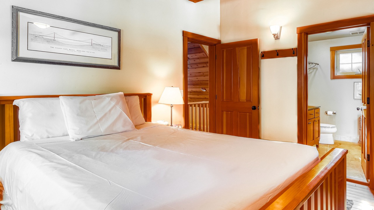 Photo of Bedroom in Serene Lakes