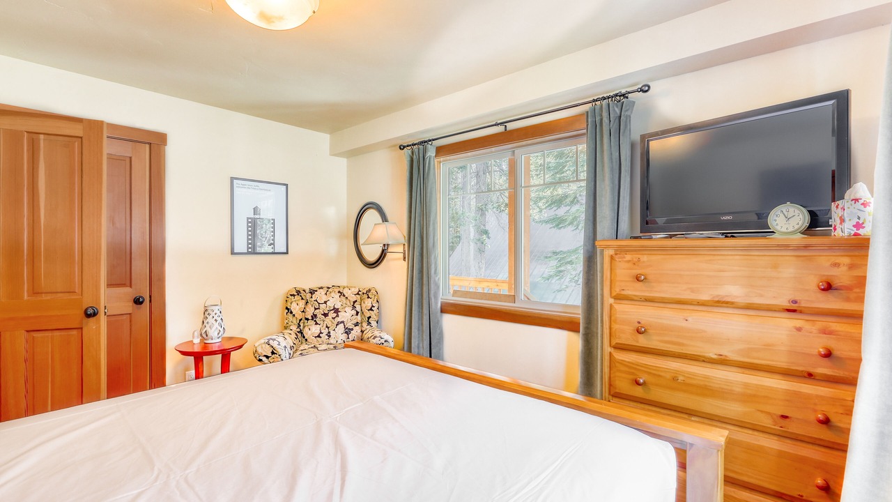 Photo of Bedroom in Serene Lakes