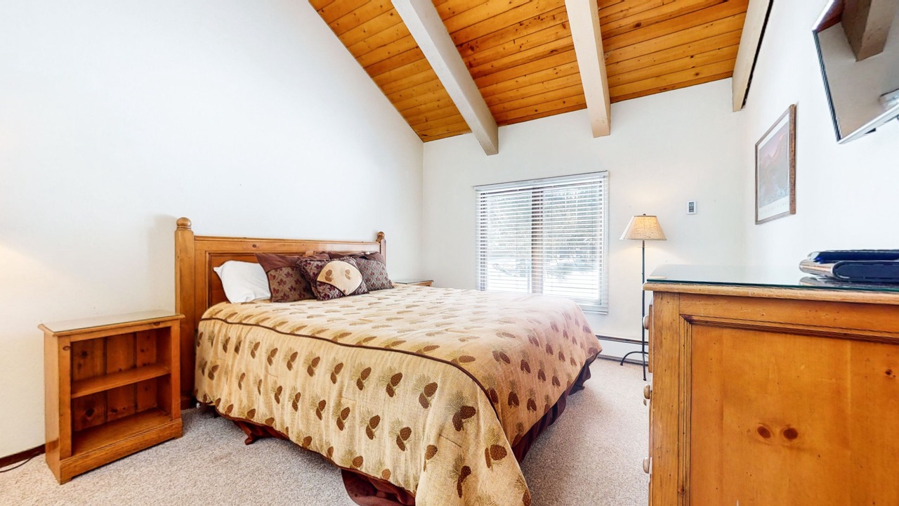 Photo of Bedroom in Mammoth Lakes