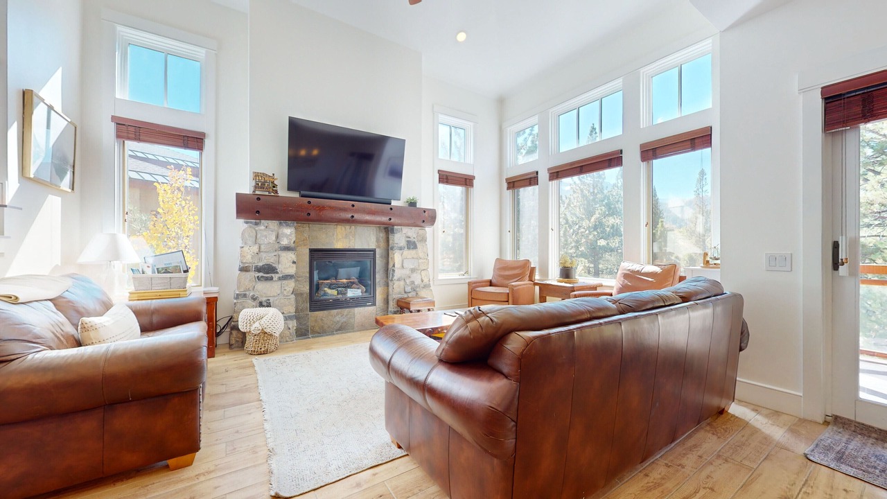 Photo of Livingroom in Mammoth Lakes