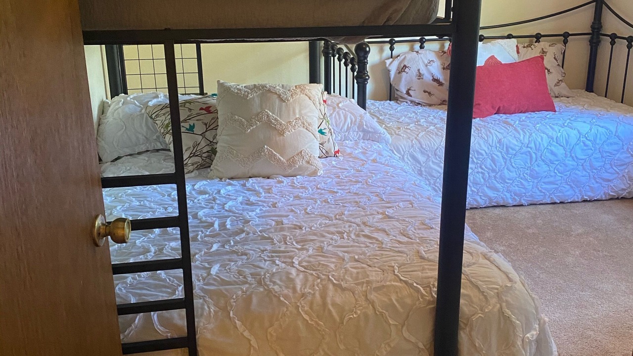 Photo of Bedroom in Lakeshore