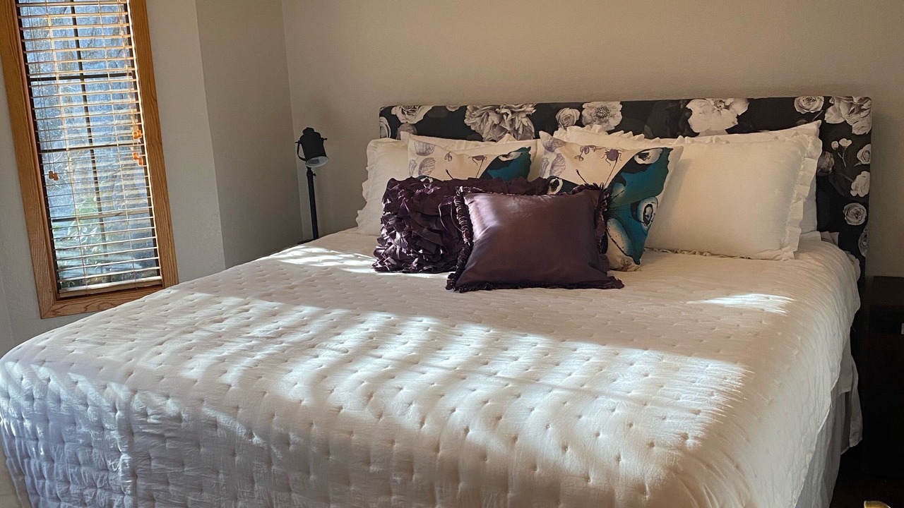 Photo of Bedroom in Lakeshore