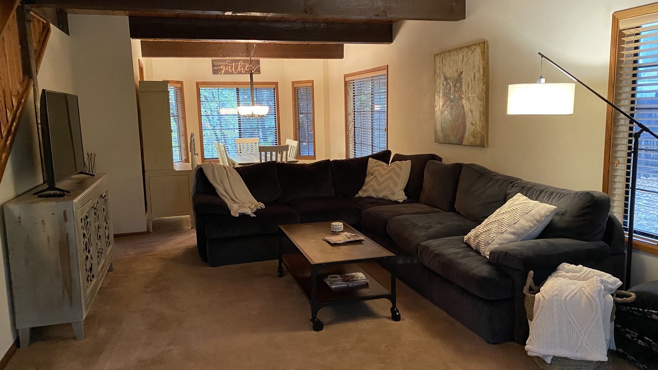 Photo of Livingroom in Lakeshore