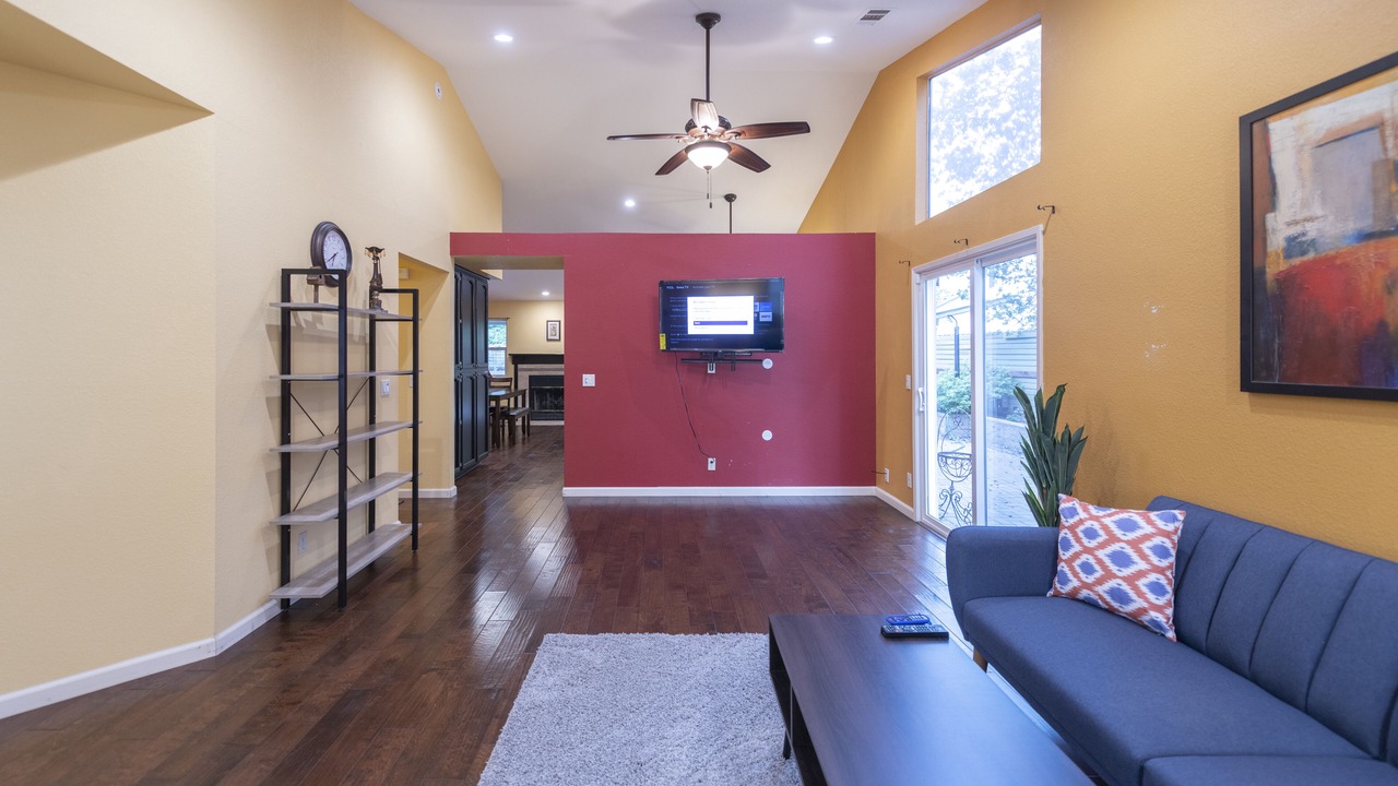 Photo of Livingroom in North Hilltop