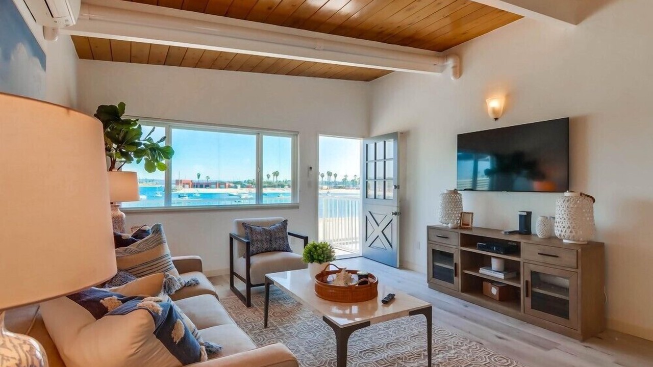 Photo of Livingroom in Central Mission Beach