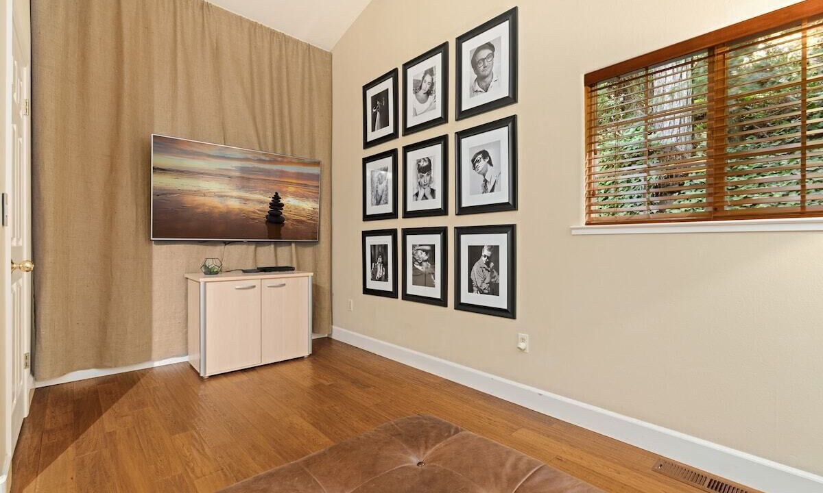 Photo of Bedroom in Guerneville