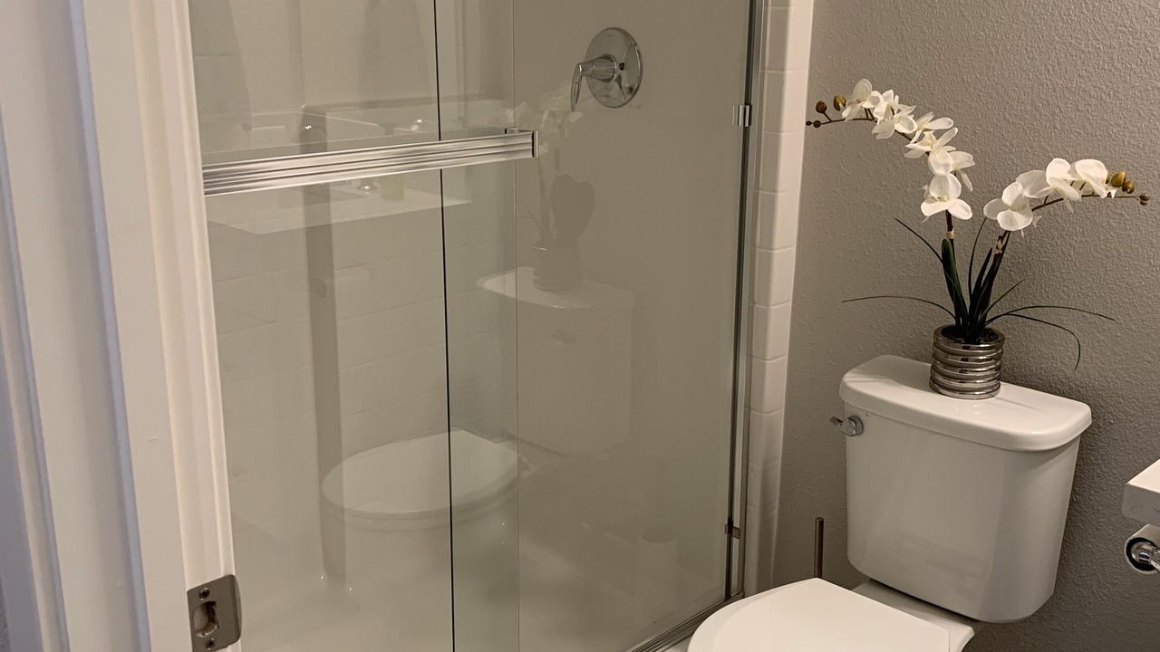 Photo of Bathroom in Raisin