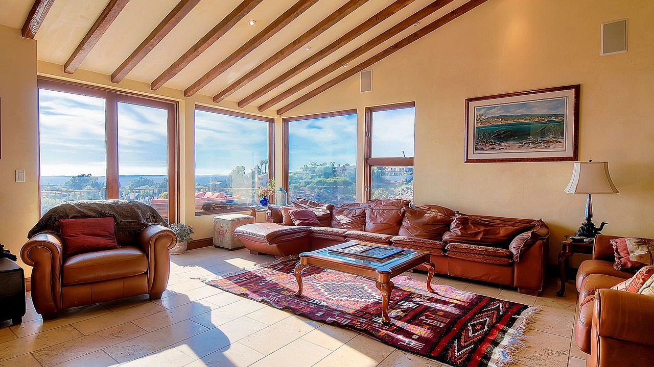 Photo of Livingroom in Top of the World