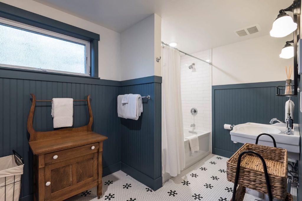 Photo of Bathroom in Al Tahoe