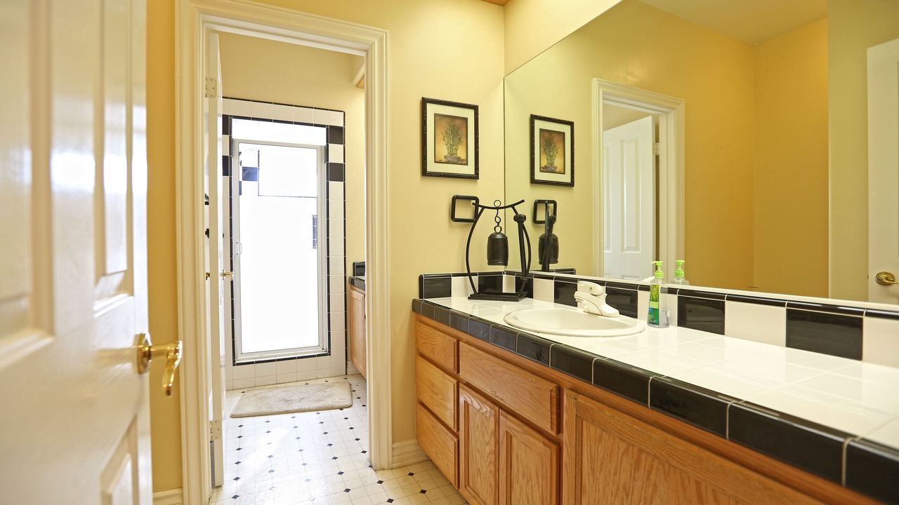 Photo of Bathroom in Lakeland Village