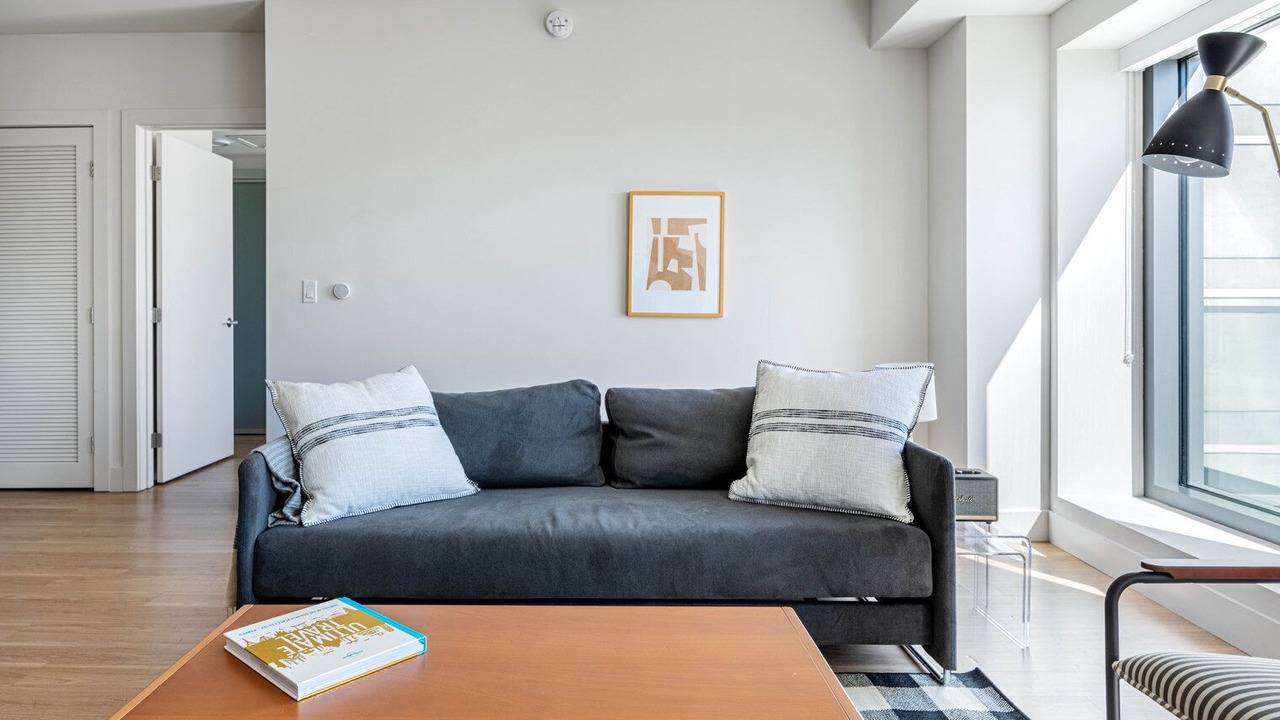 Photo of Livingroom in Downtown Oakland