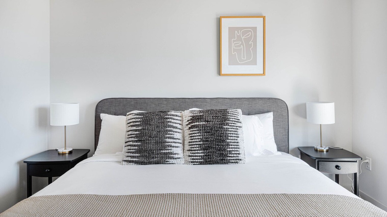 Photo of Bedroom in Downtown Oakland