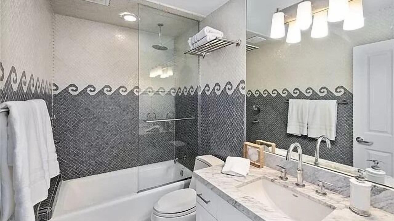 Photo of Bathroom in Gas Lamp Section