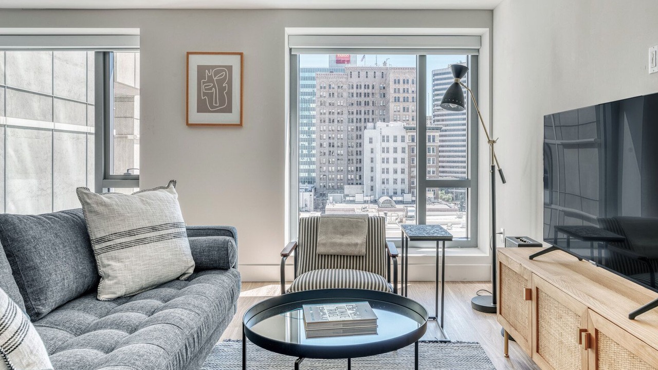Photo of Livingroom in Downtown Oakland