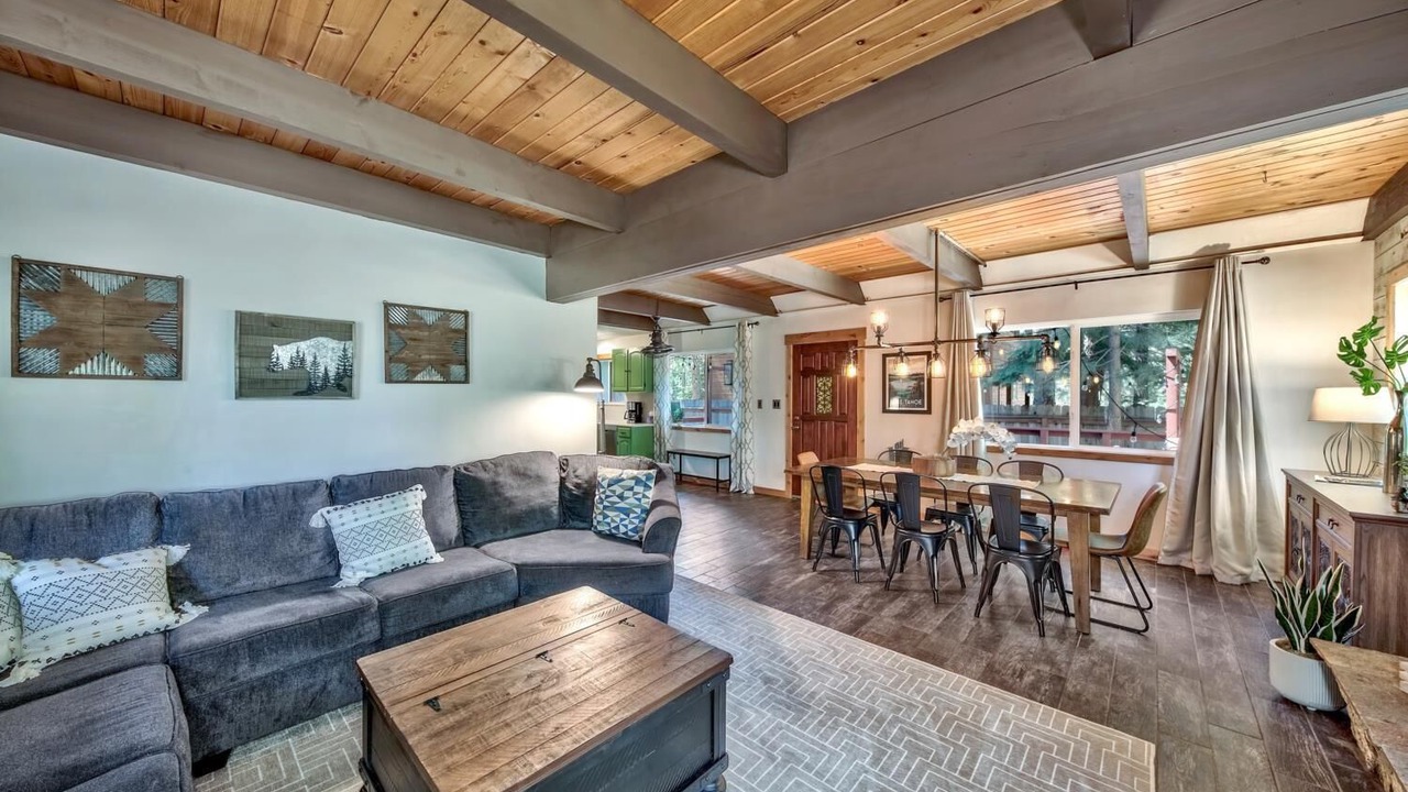 Photo of Livingroom in Pioneer Trail