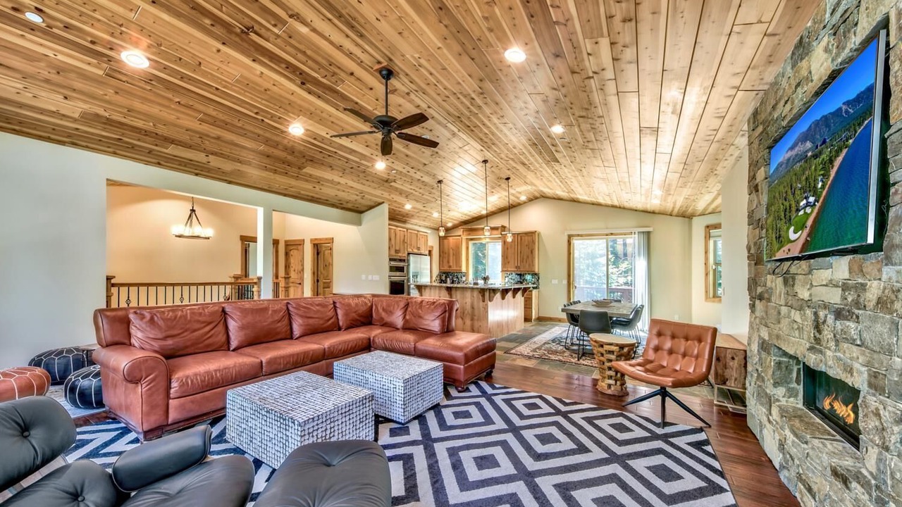 Photo of Bedroom in Country Club Estates