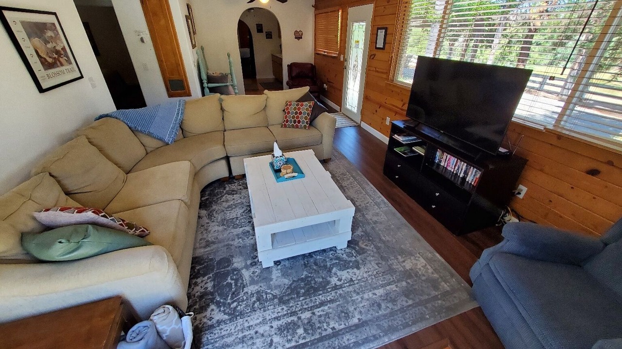 Photo of Livingroom in Springville